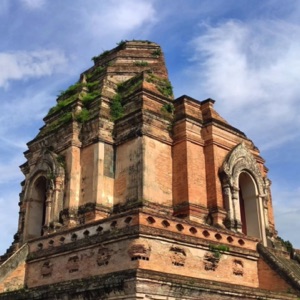 Le Roi Mengrai a fondé Chiang Mai (เชียงใหม่, signifiant « ville nouvelle ») le 12 avril 1296. Elle a succédé à Chiang Rai comme capitale du royaume thaï de Lanna..#thailand #chiangmai #เชียงใหม่